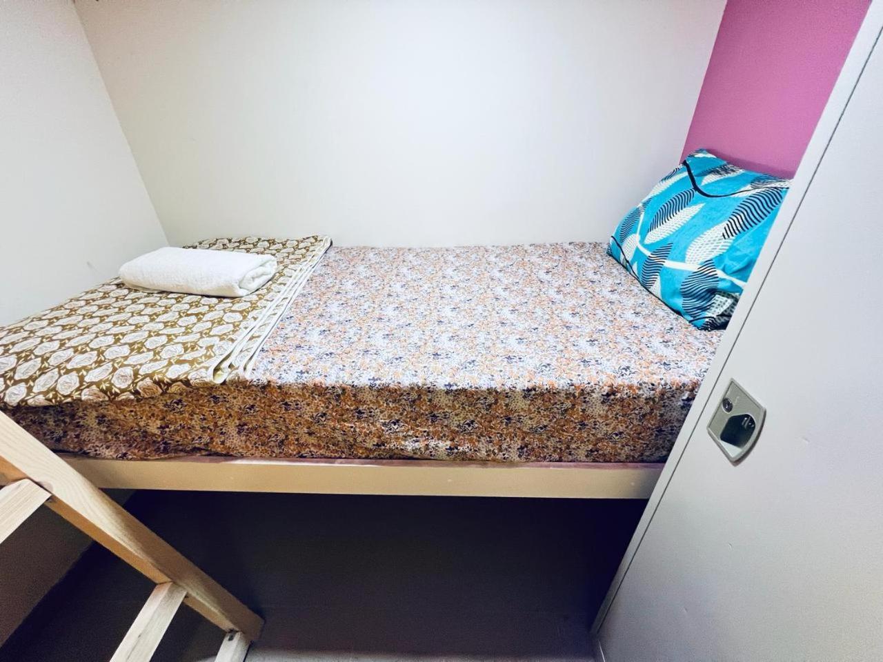 Moon Backpackers Burjman Exit 2, Family Partitions, Loft Partitions, Apartment Dubai Exterior photo
