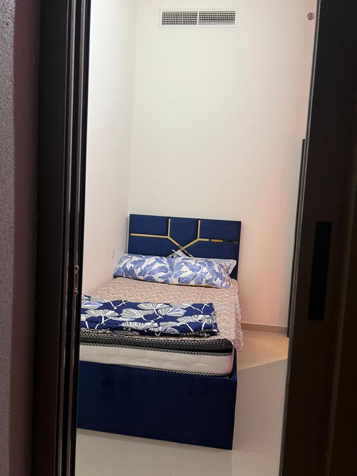 Moon Backpackers Burjman Exit 2, Family Partitions, Loft Partitions, Apartment Dubai Exterior photo